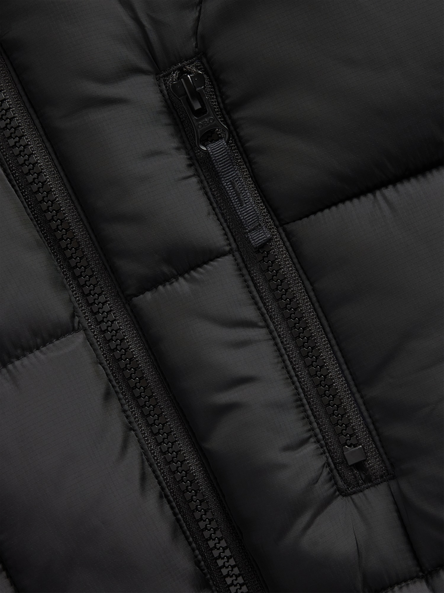 Детская куртка Gap Recycled Heavyweight Puffer, цвет: Чёрный — фото 5