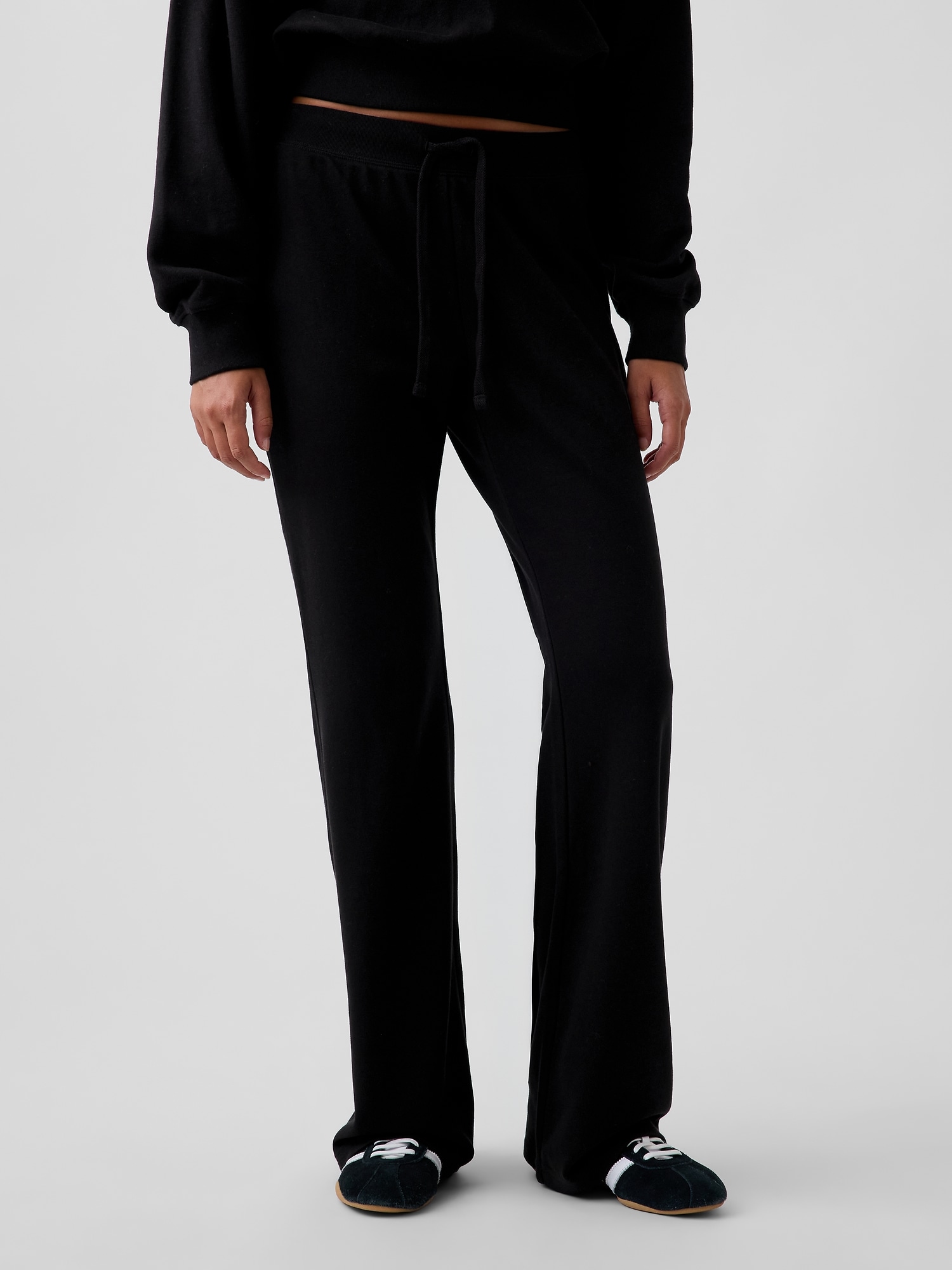 Женские брюки Gap VintageSoft Terry Flare Sweatpants, цвет: Чёрный — фото 2