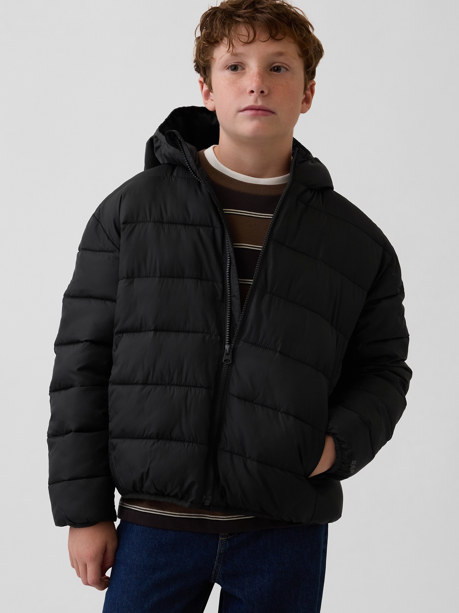 Детская куртка Gap Recycled Kids Lightweight Puffer, цвет: Чёрный