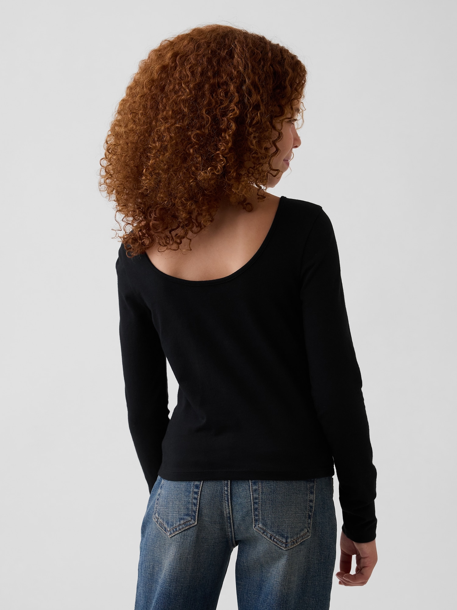Детская футболка Gap Scoop-Back Fitted, цвет: Чёрный — фото 3