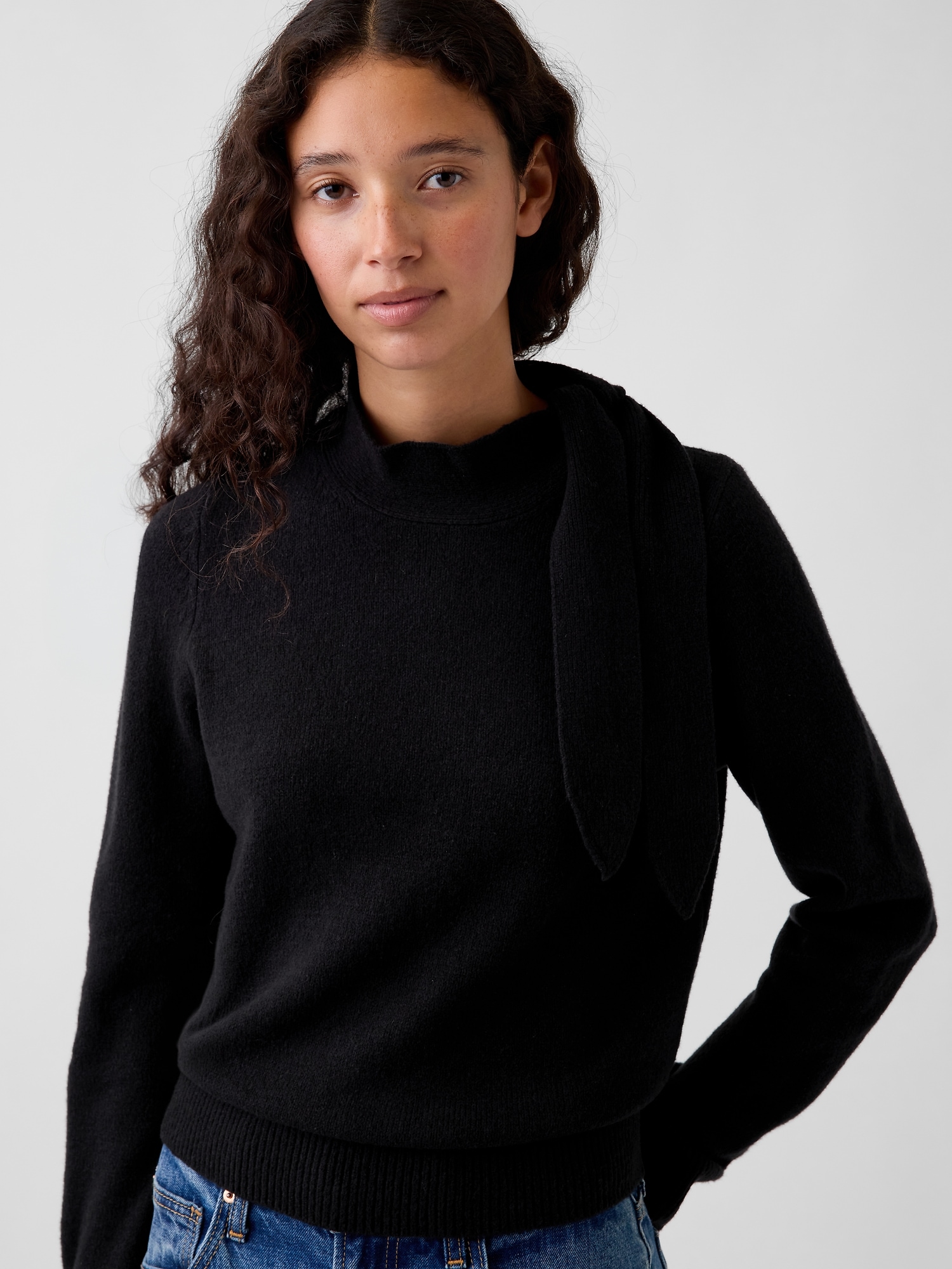 Женский свитер Gap CashSoft Tie-Neck, цвет: Чёрный — фото 4