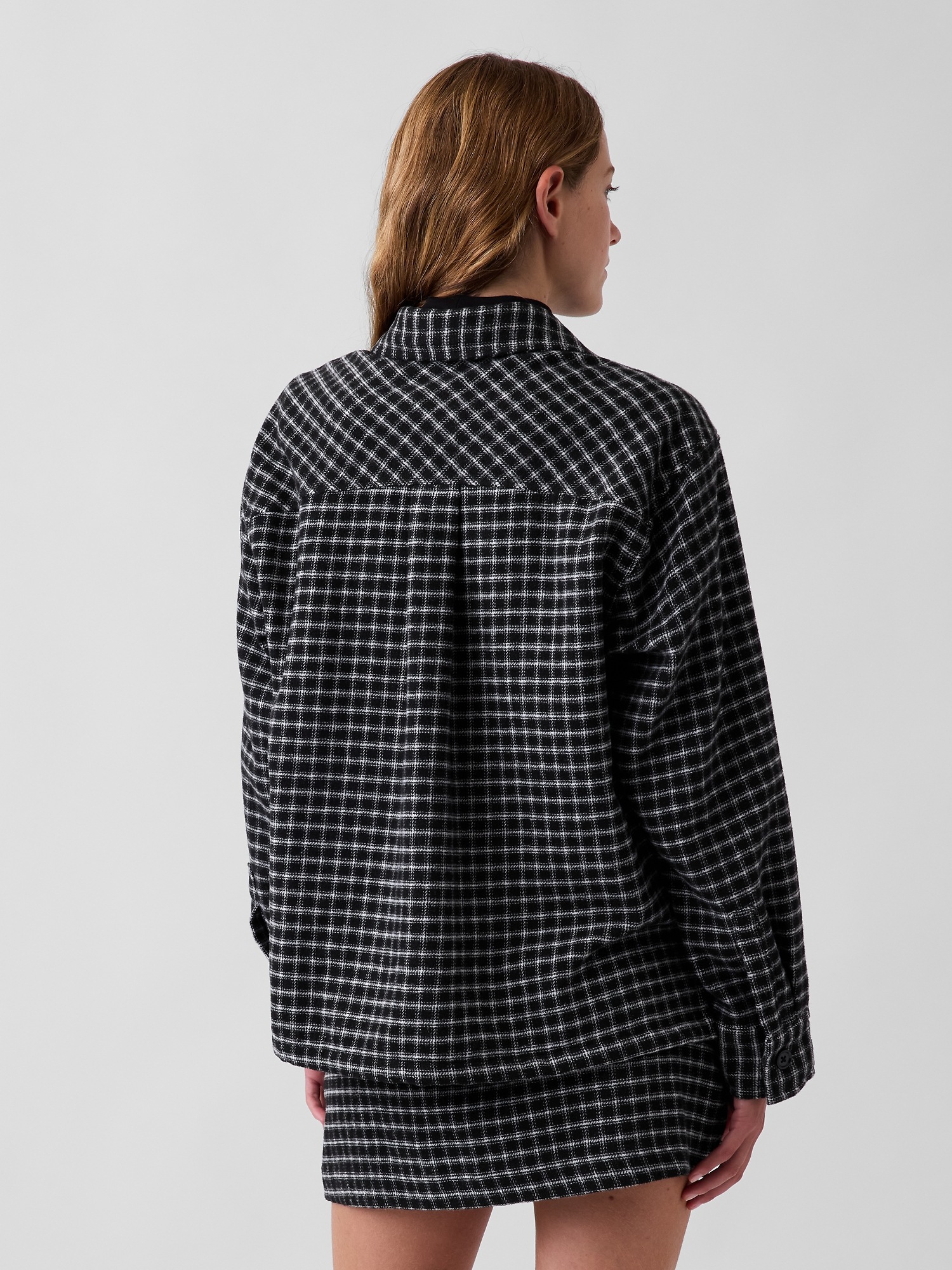 Женская куртка Gap Wool-Blend Plaid Shirt Jacket, цвет: Чёрный клетчатый — фото 3