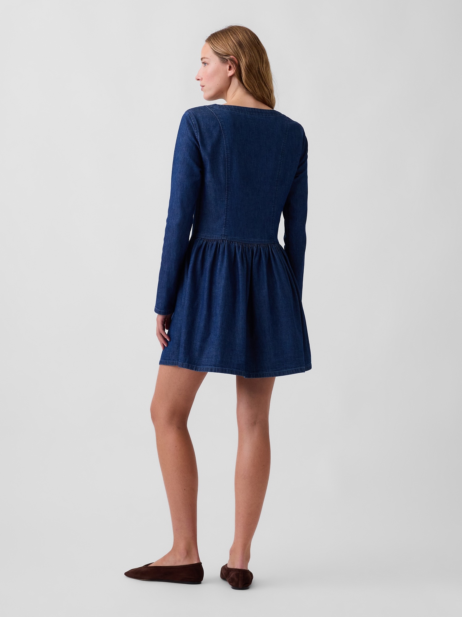 Женское платье Gap Denim Drop-Waist Mini, цвет: Тёмная варка индиго — фото 2