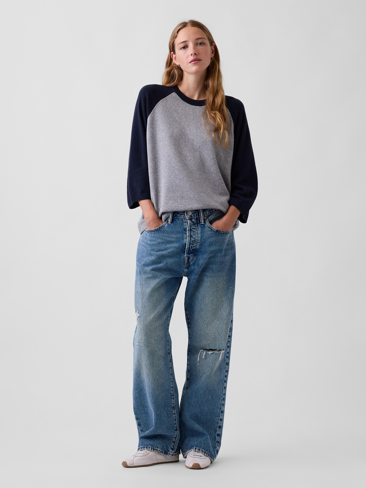 Женский свитер Gap CashSoft Raglan Sweater Shirt, цвет: Синий / Тёмно-синий — фото 2