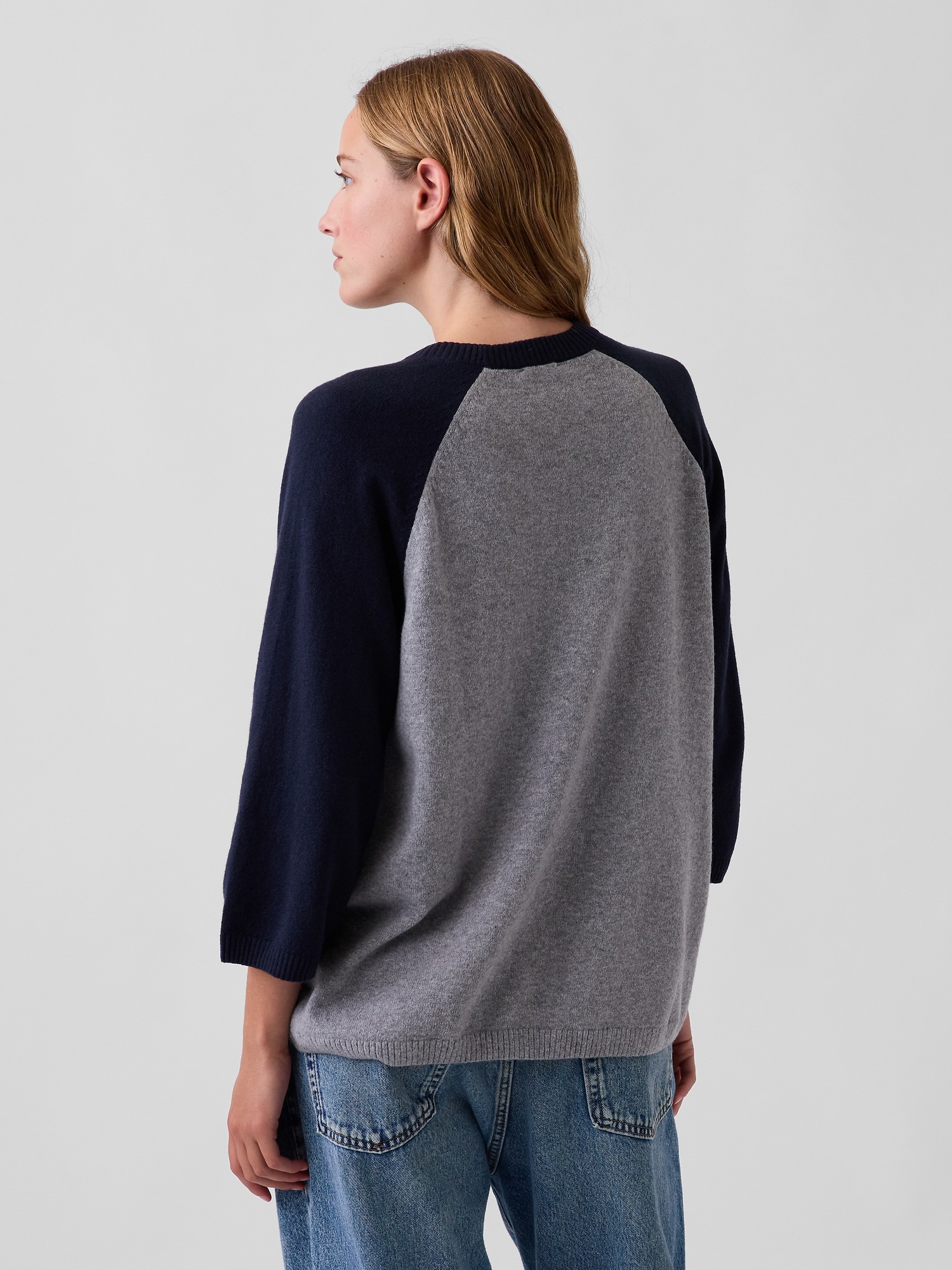 Женский свитер Gap CashSoft Raglan Sweater Shirt, цвет: Синий / Тёмно-синий — фото 3