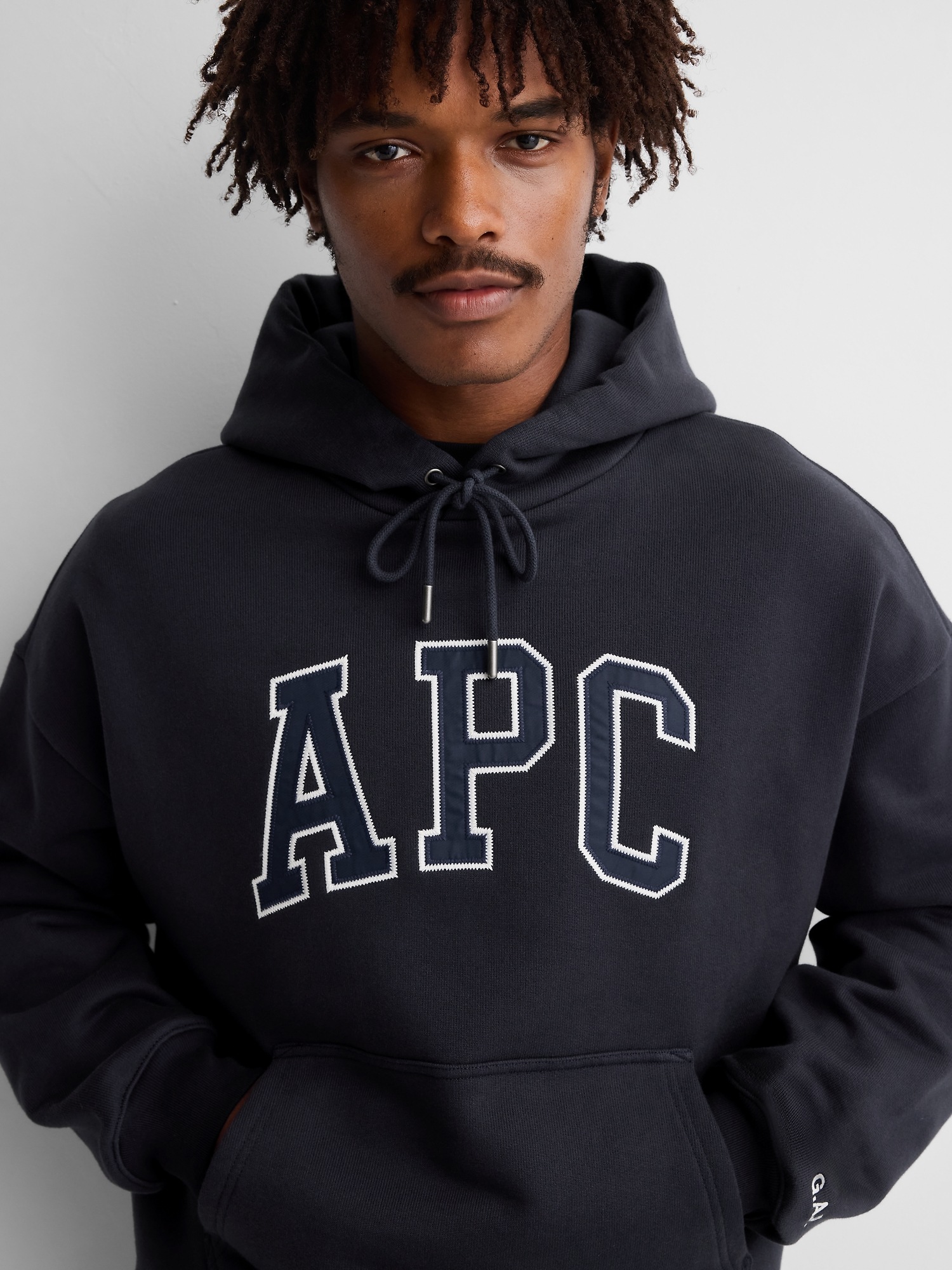 Женское худи Gap × A.P.C. Extra Heavyweight Logo, цвет: Тёмно-синий — фото 7