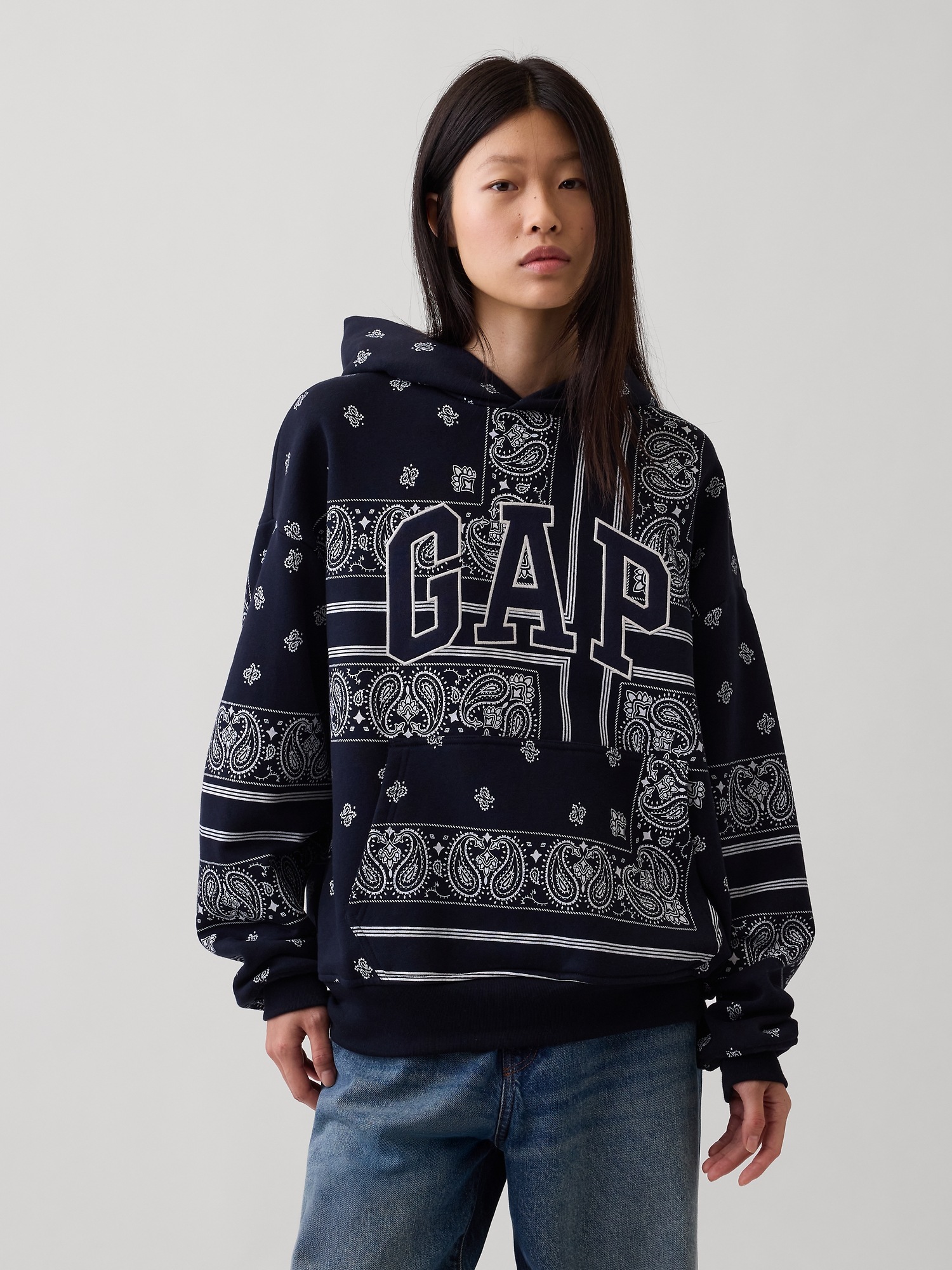 Мужское худи Gap Adult VintageSoft Bandana Oversized Logo, цвет: Тёмно-синий с принтом — фото 5