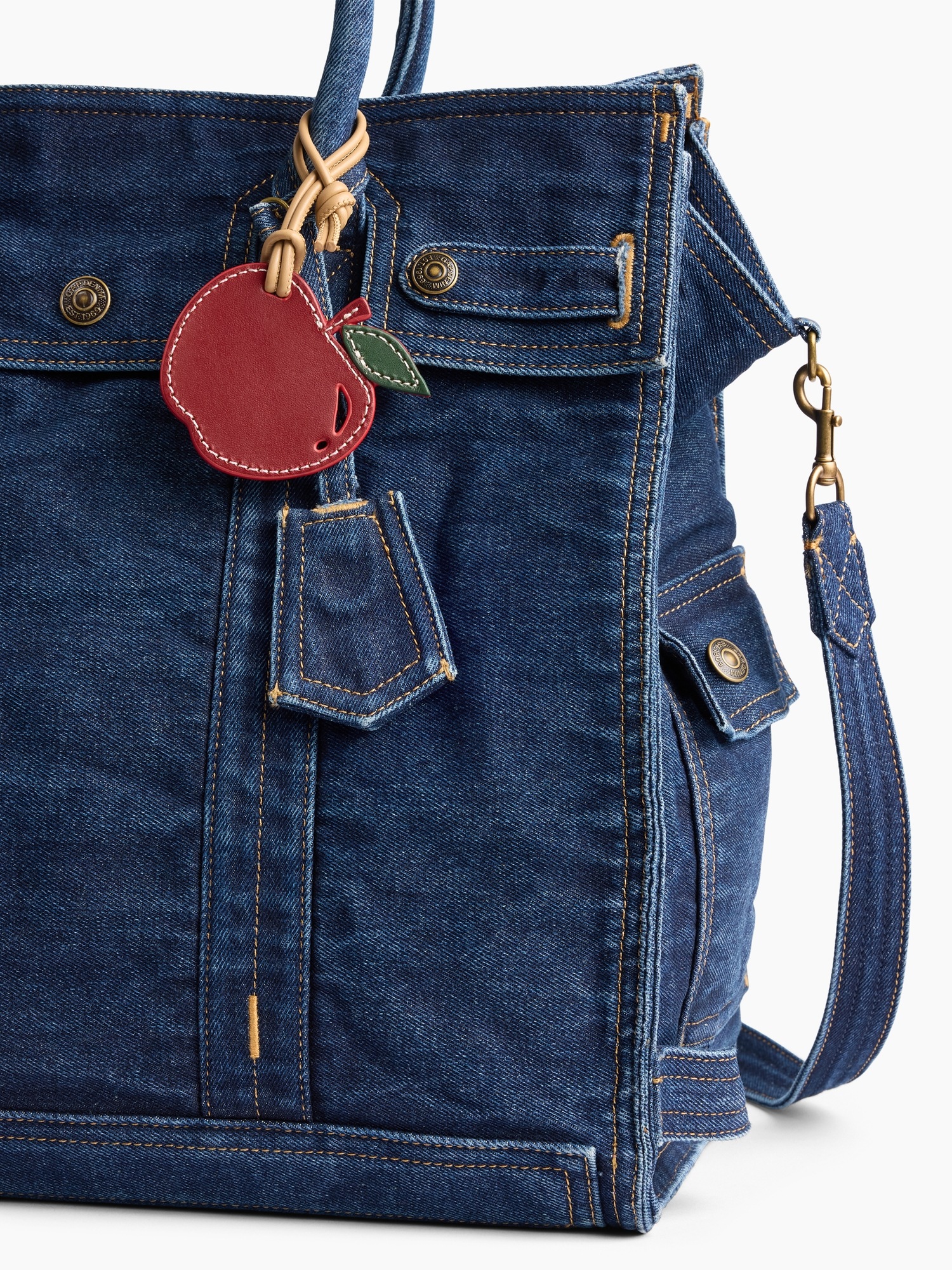 Женский брелок Gap 100% Leather Apple Bag Charm, цвет: Красный — фото 3