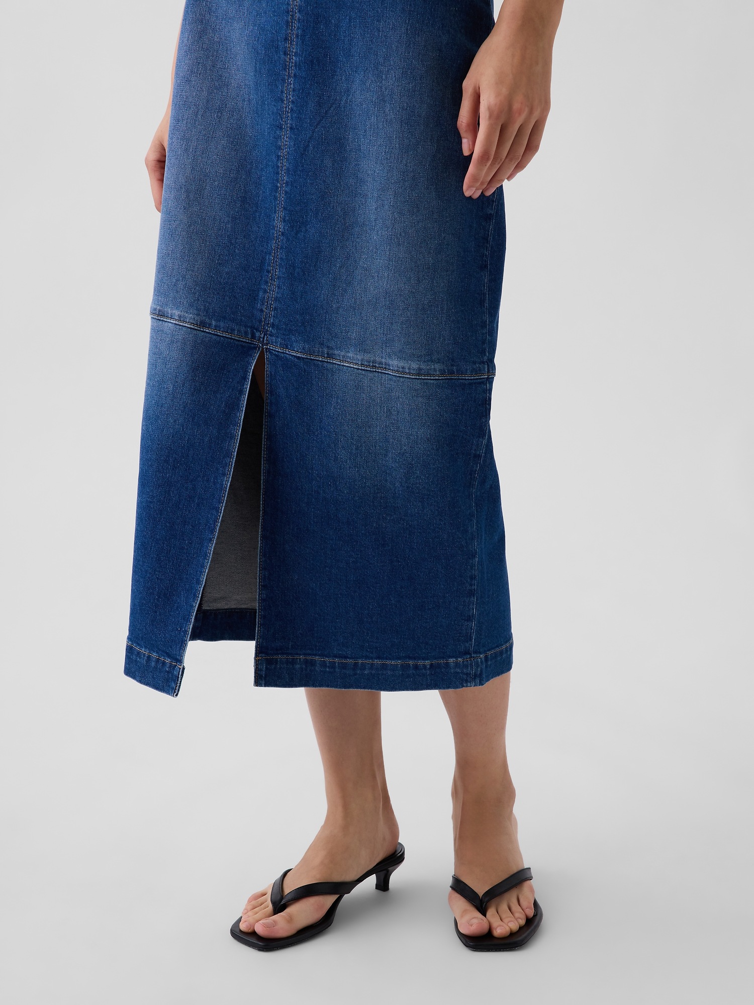 Женская юбка Gap Denim Seamed Midi Pencil, цвет: Средняя варка — фото 3