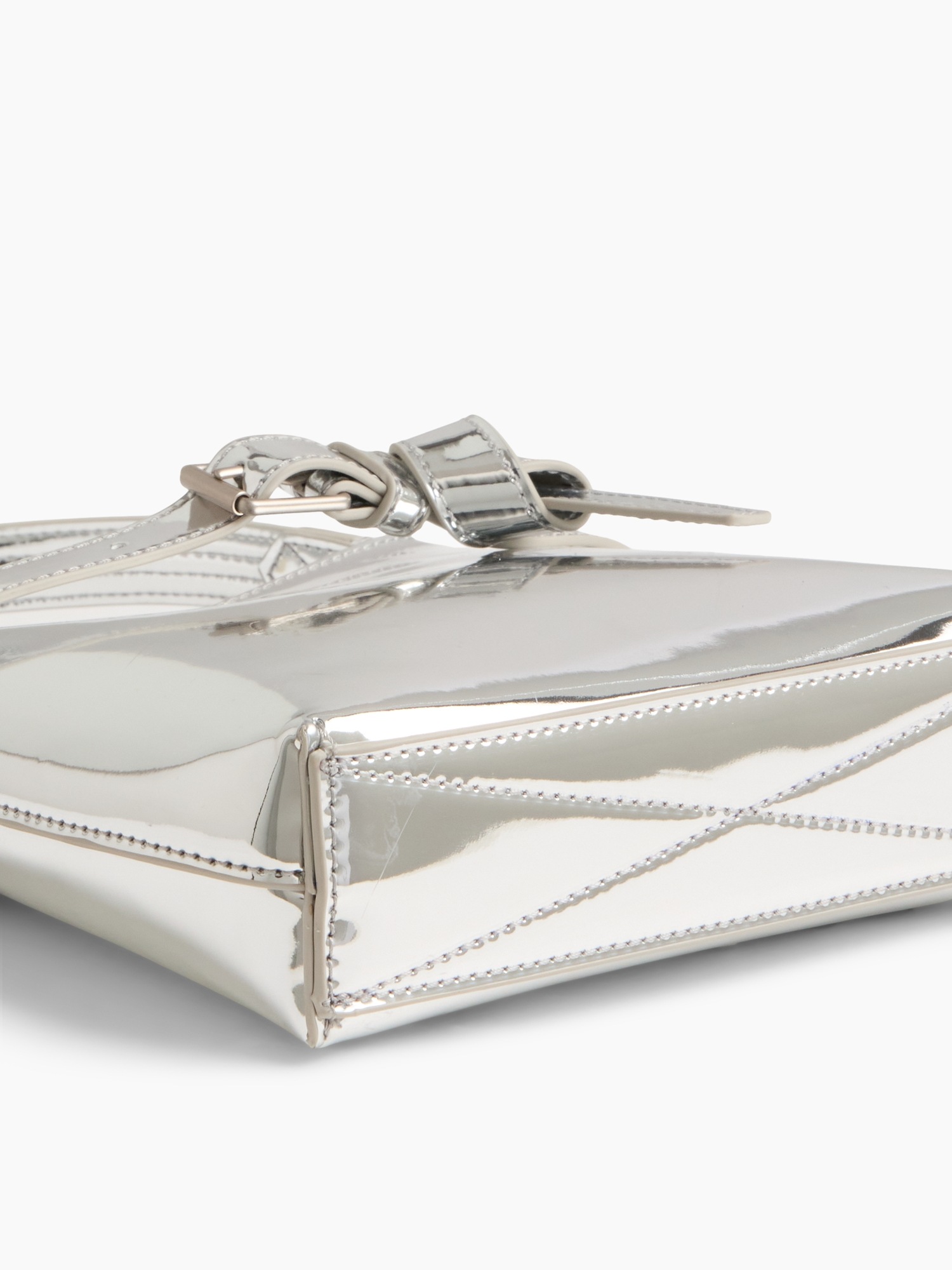 Женская сумка Gap Small Metallic Shoulder, цвет: Серебряный — фото 4