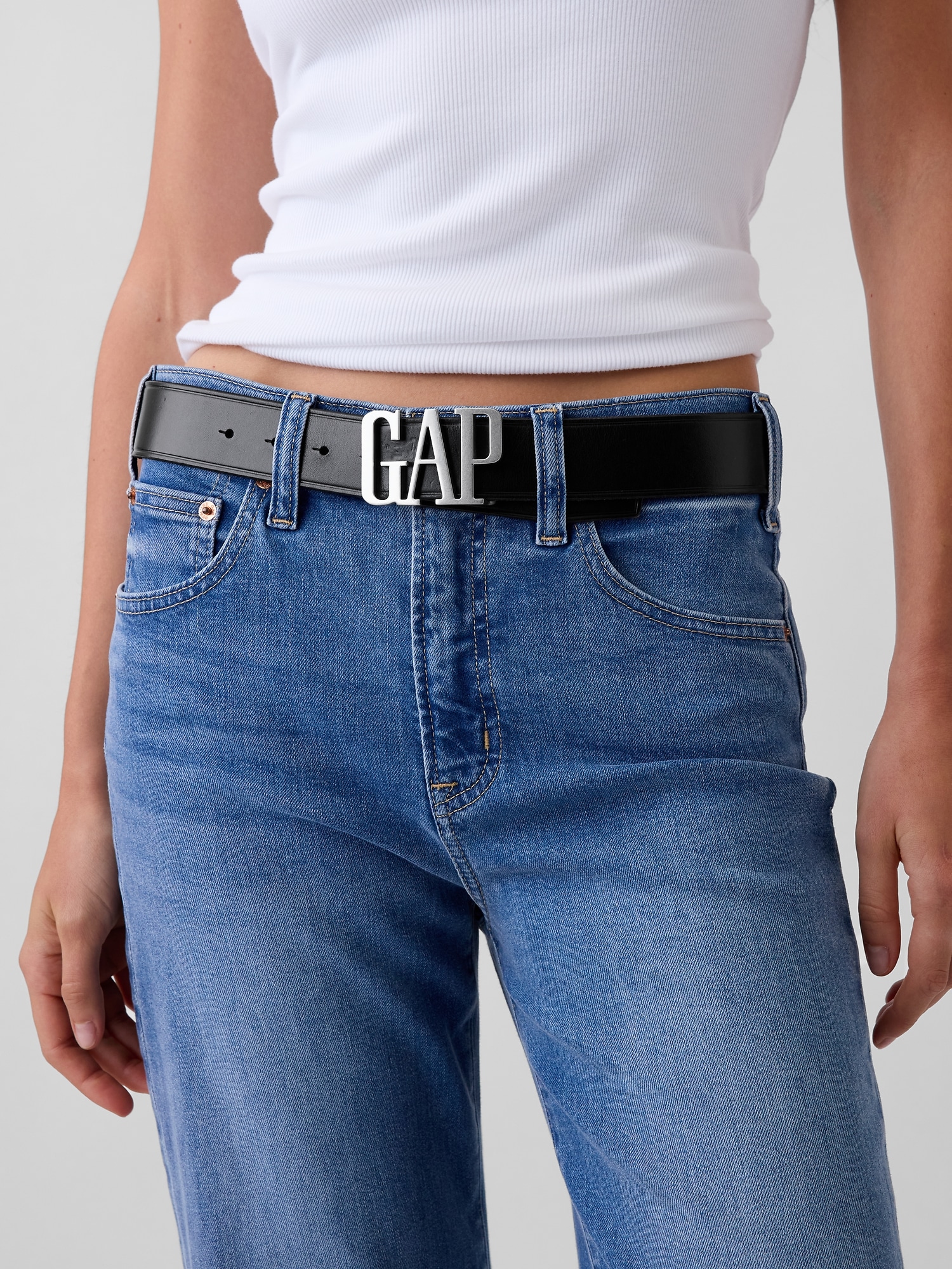 Женский ремень Gap 100% Leather Logo Belt, цвет: Чёрный — фото 2