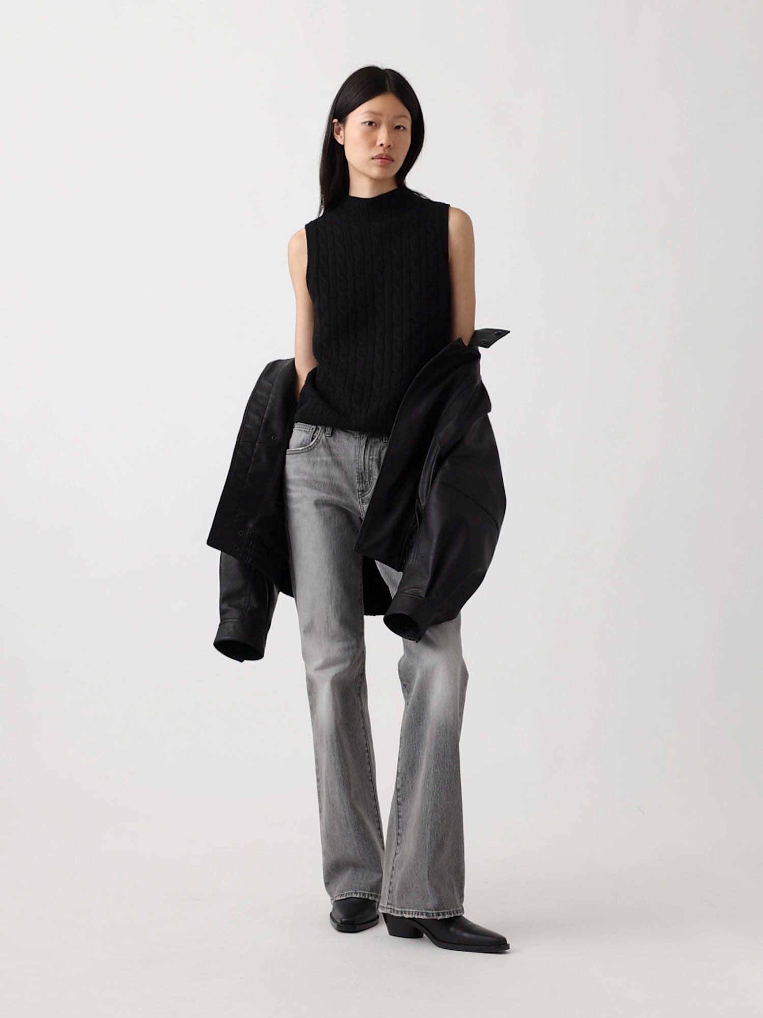 Женский жилет Gap CashSoft Cable-Knit Sweater Vest, цвет: Чёрный — фото 6