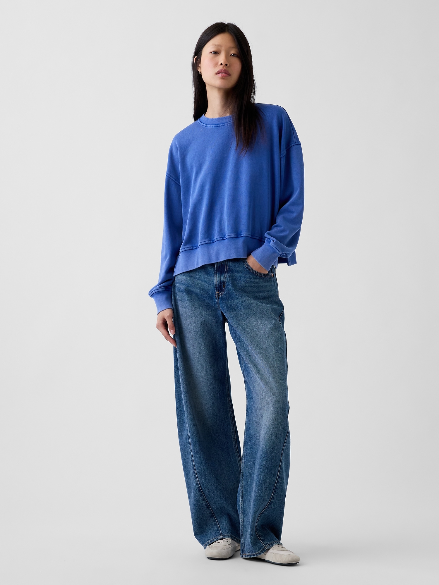 Женский свитшот Gap VintageSoft Terry Oversized Wedge Side-Slit, цвет: Тёмно-синий — фото 2