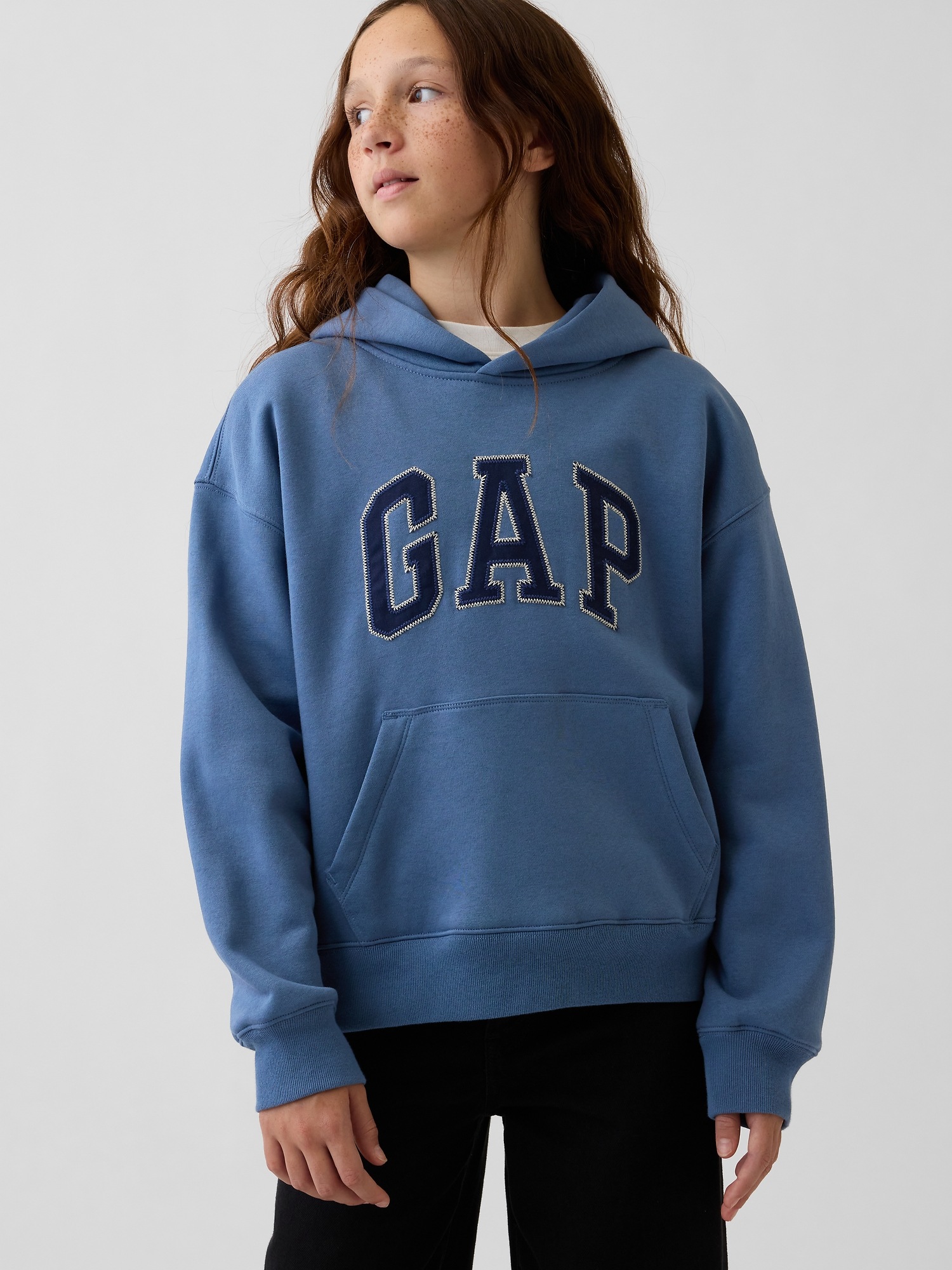 Детское худи Gap VintageSoft Arch Logo, цвет: Синий, вариант 1 — фото 2