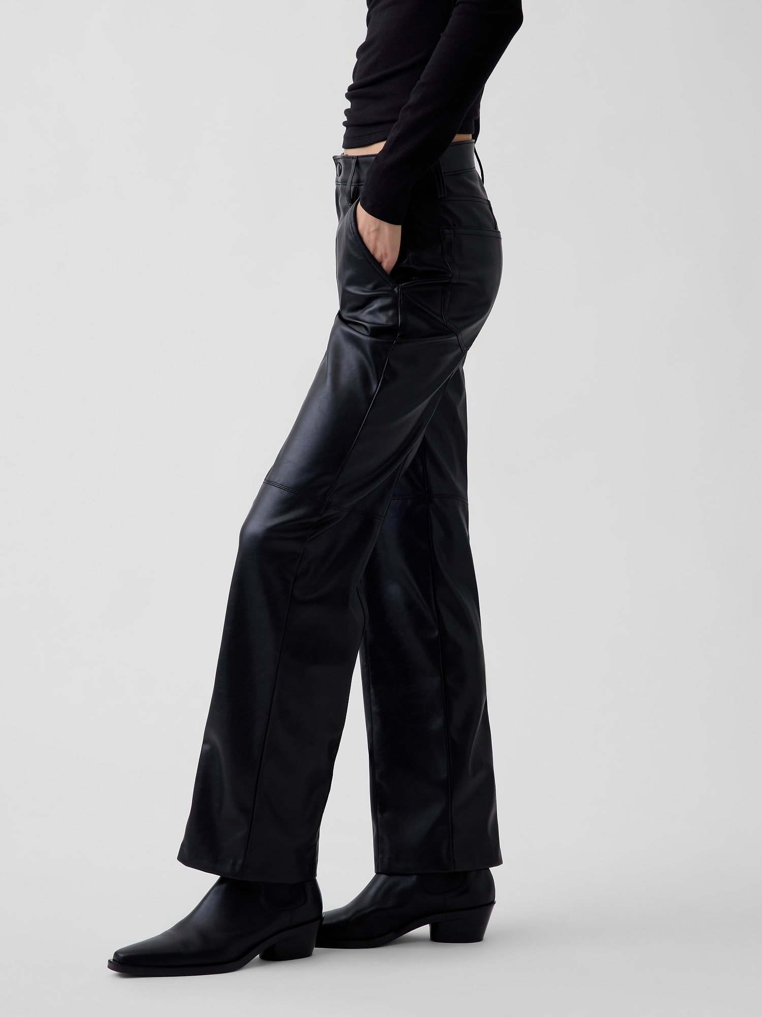 Женские брюки Gap Mid Rise Recycled Vegan Leather Relaxed Straight, цвет: Чёрный — фото 3