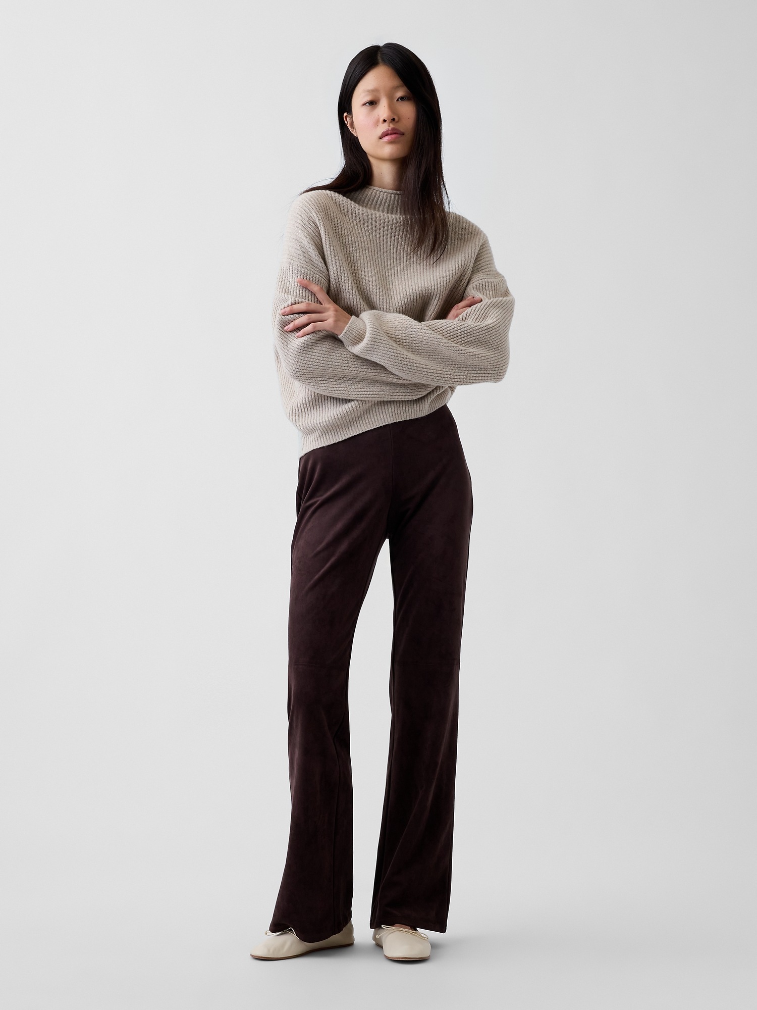 Женские брюки Gap Low Rise Vegan Suede Boot, цвет: Коричневый — фото 6
