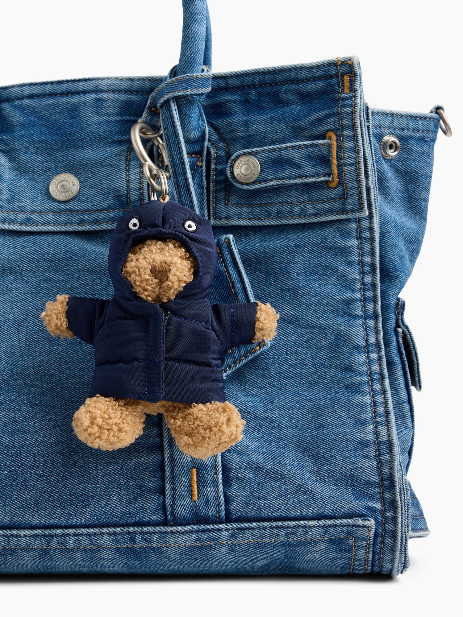 Женский брелок Gap Brannan Bear Puffer Bag Charm, цвет: Тёмно-синий — фото 2