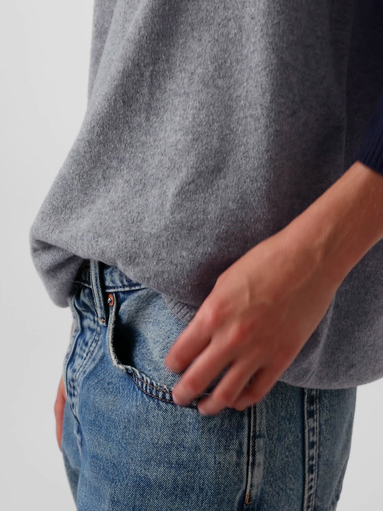 Женский свитер Gap CashSoft Raglan Sweater Shirt, цвет: Синий / Тёмно-синий — фото 6