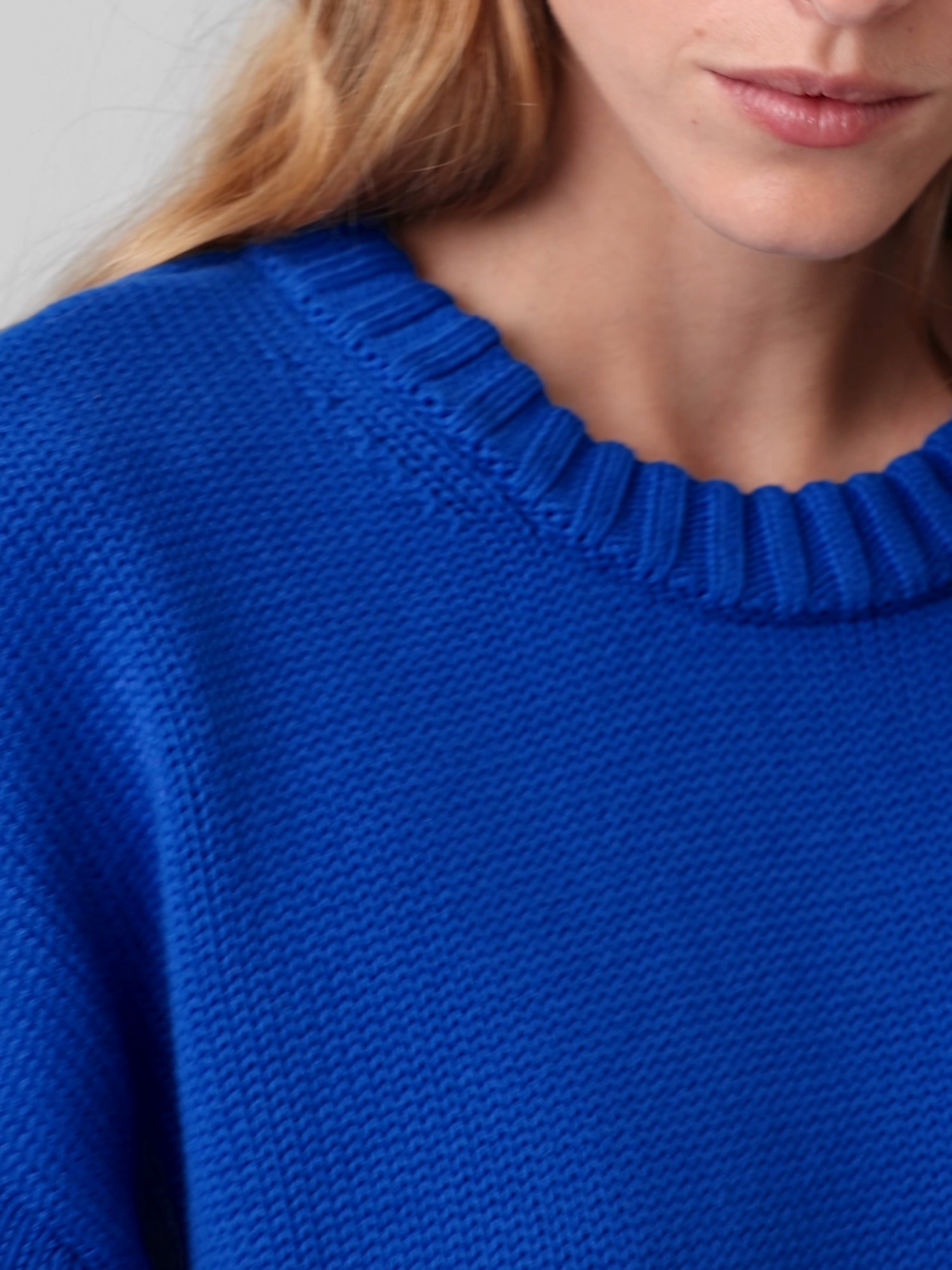 Женский свитер Gap 100% Cotton Oversized Sweater, цвет: Тёмно-синий, вариант 1 — фото 6