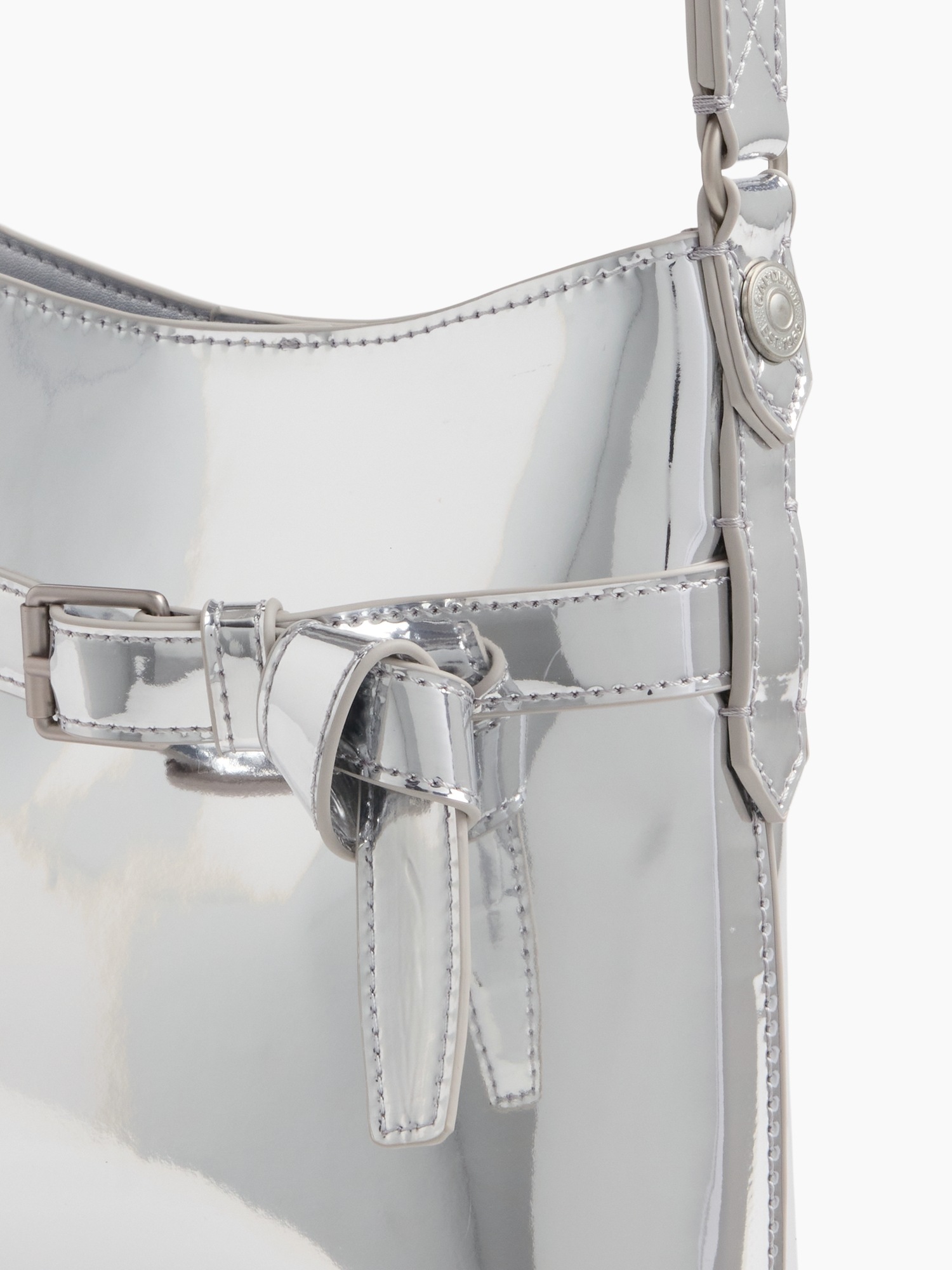 Женская сумка Gap Small Metallic Shoulder, цвет: Серебряный — фото 5