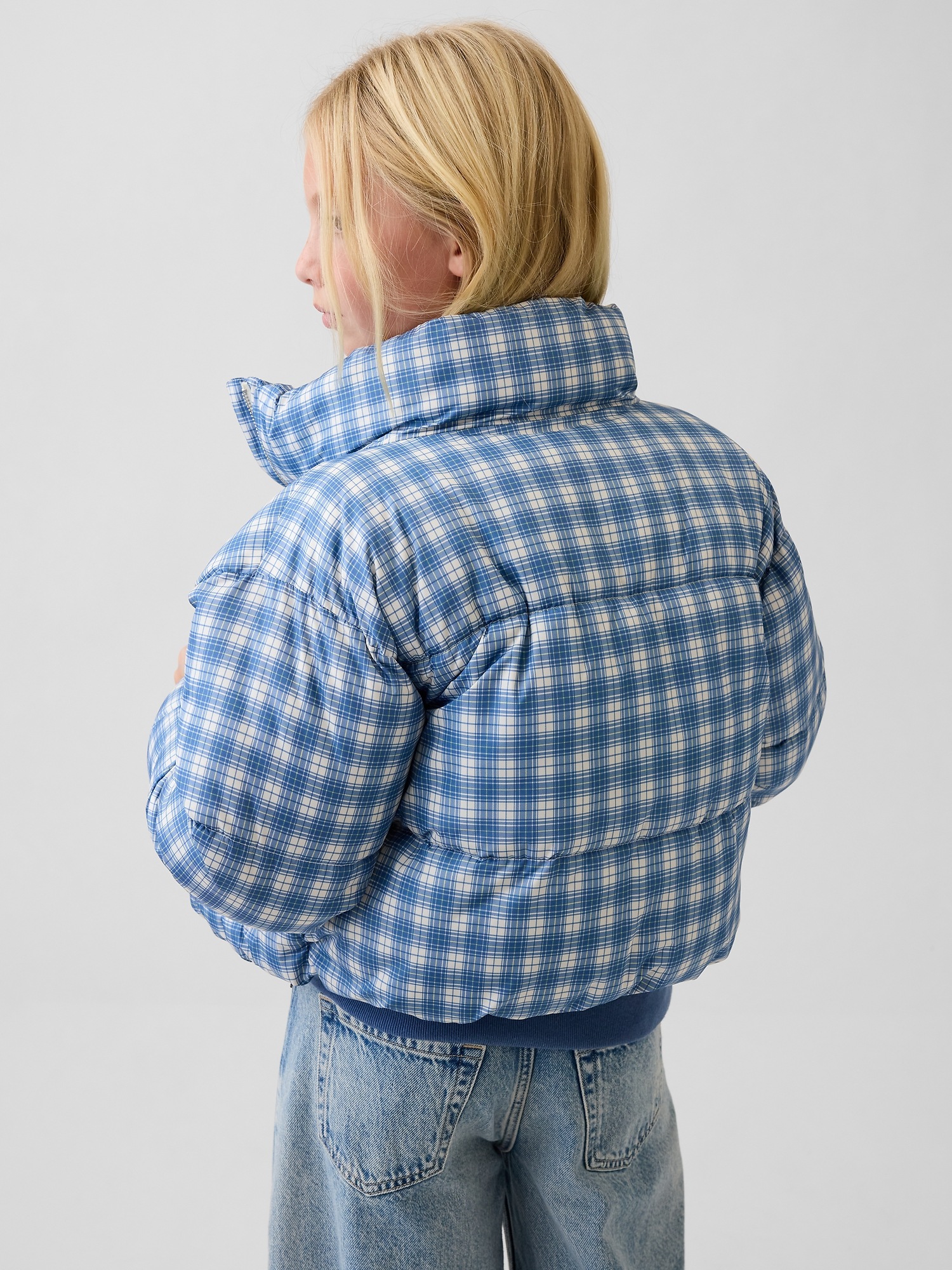 Детская куртка Gap Recycled Mockneck Puffer, цвет: Синий клетчатый — фото 3