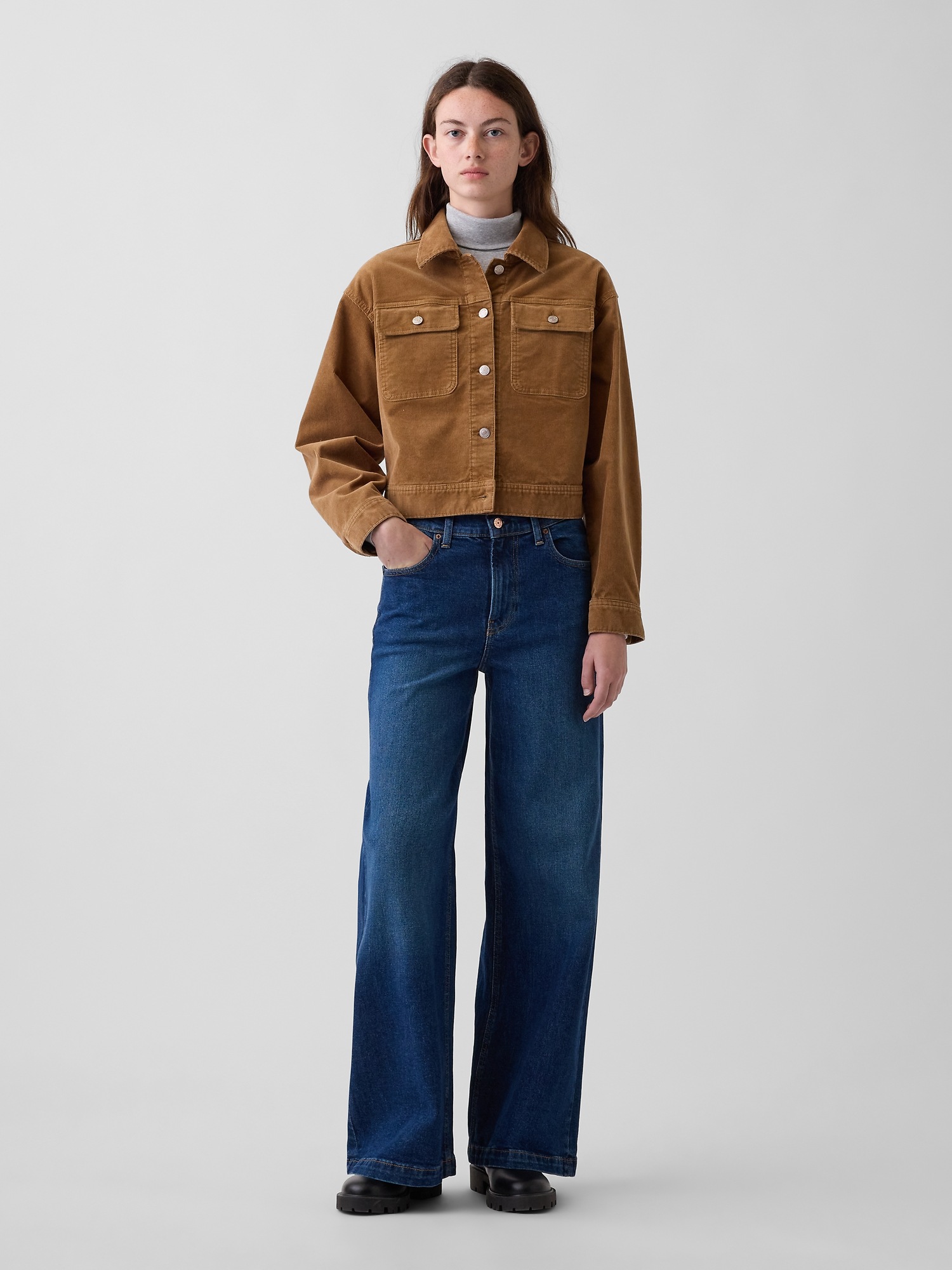 Женская куртка Gap Corduroy Crop Jacket, цвет: Коричневый — фото 2