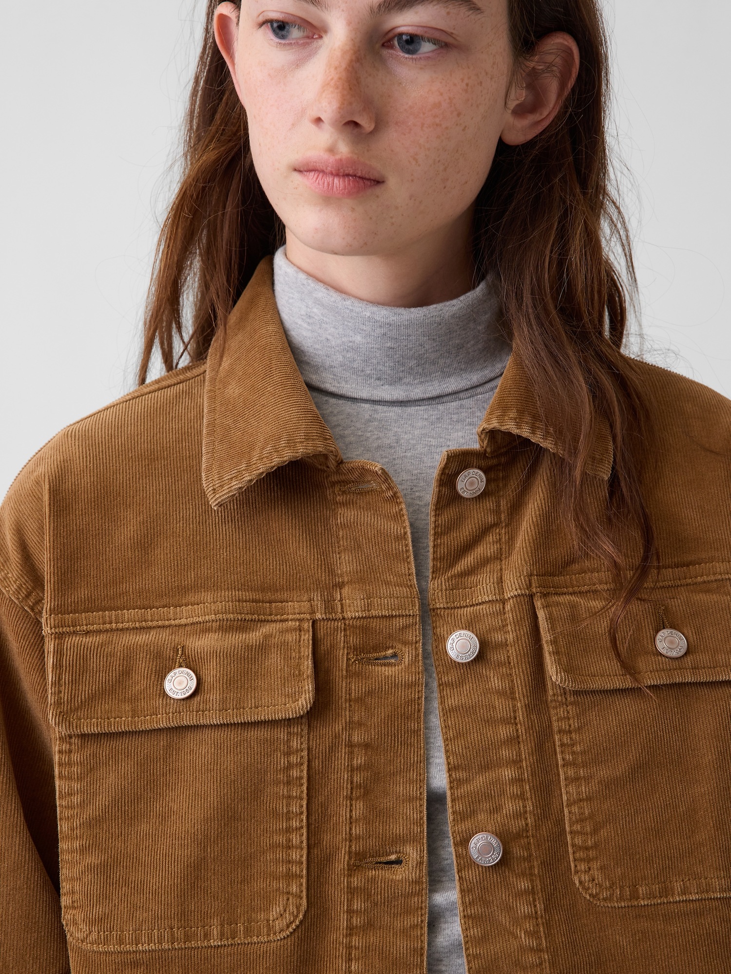 Женская куртка Gap Corduroy Crop Jacket, цвет: Коричневый — фото 4