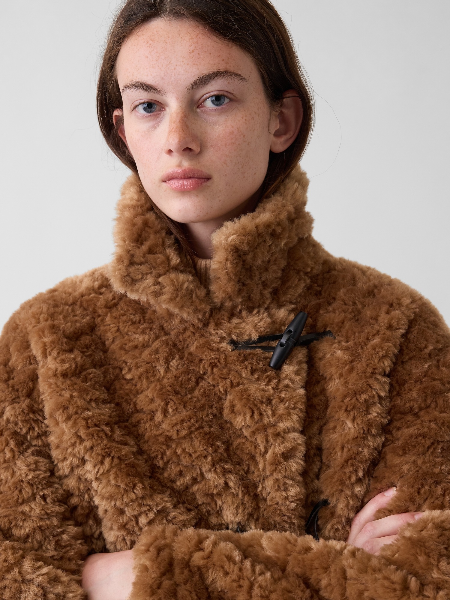 Женское пальто Gap Sherpa & Vegan Suede Toggle, цвет: Коричневый — фото 4