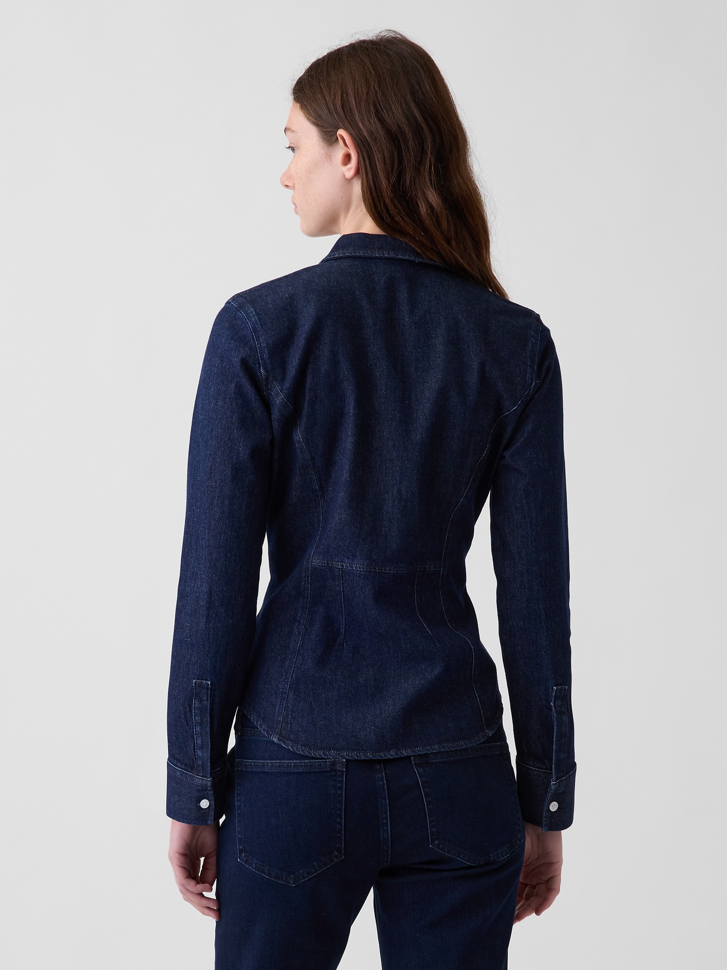 Женская рубашка Gap Denim Fitted Utility, цвет: Тёмный индиго — фото 3