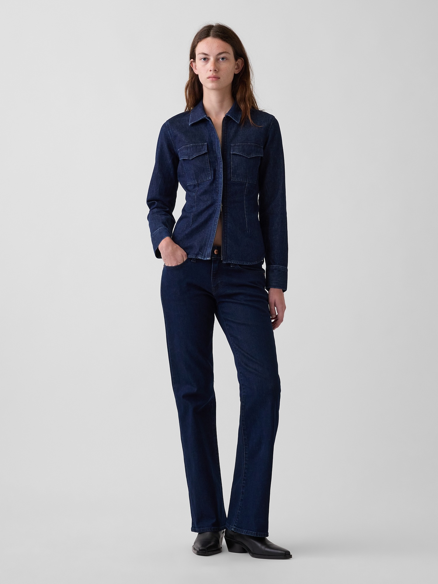 Женская рубашка Gap Denim Fitted Utility, цвет: Тёмный индиго — фото 2